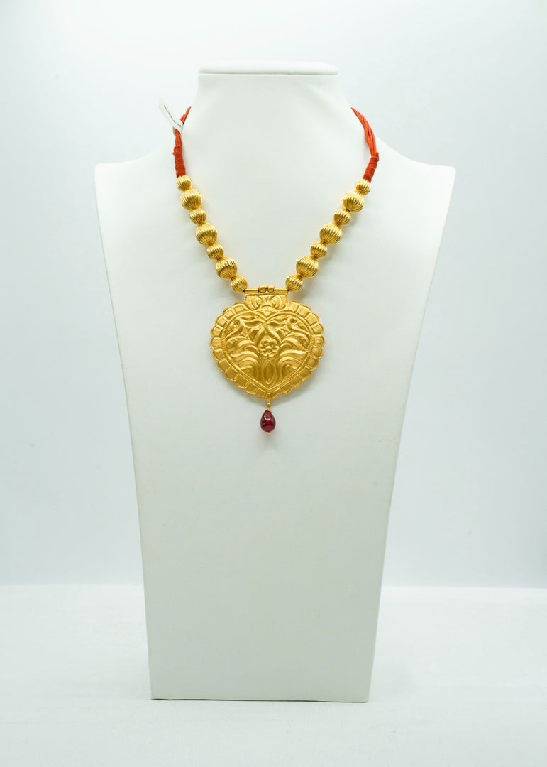 Heavy pendant necklace-