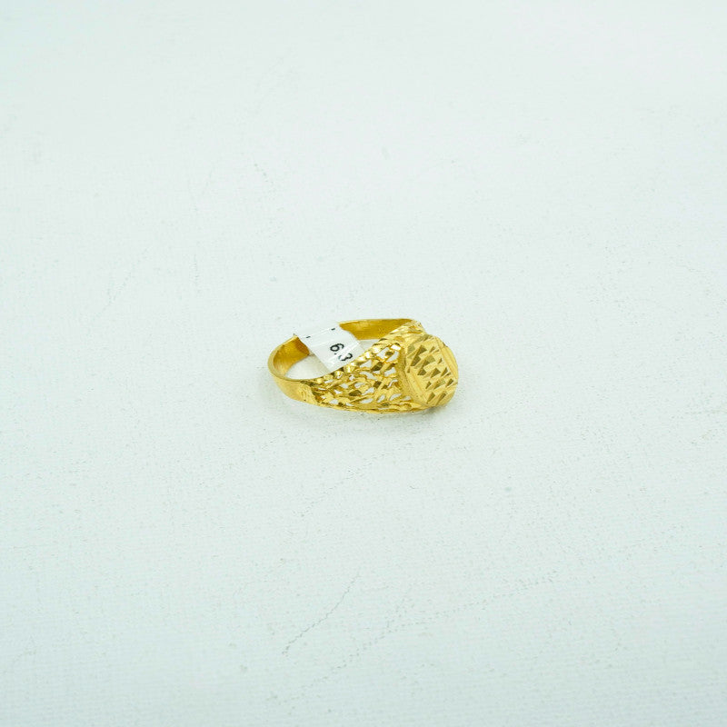 Intricate bright gold ring-