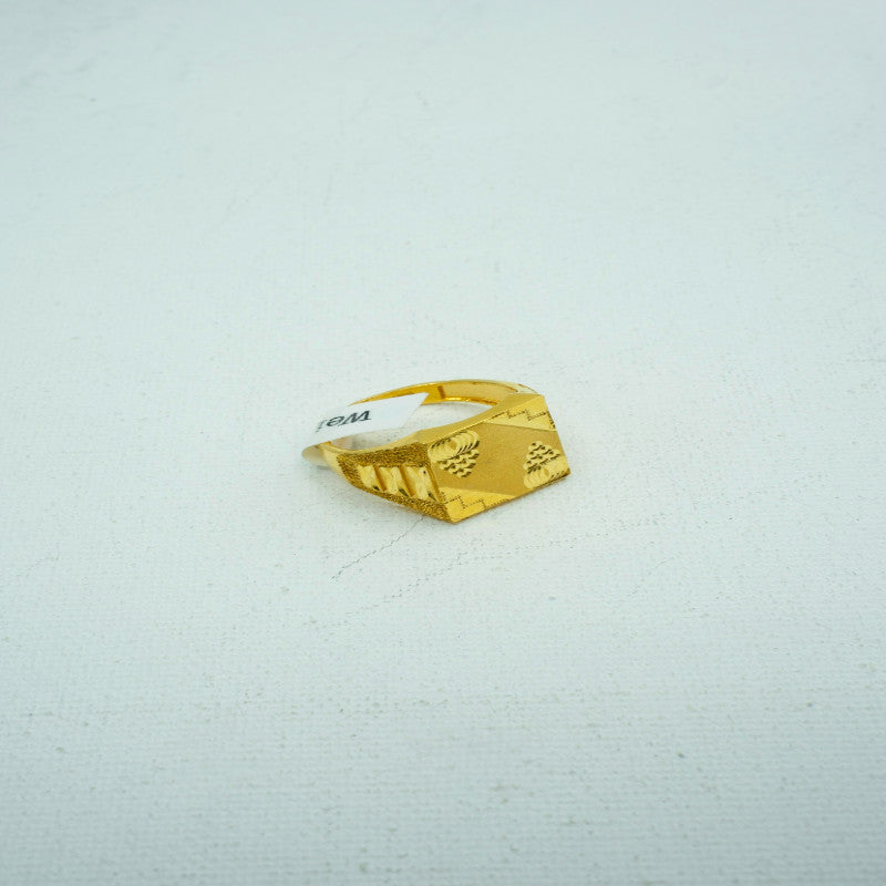Square ring with textured engravings-