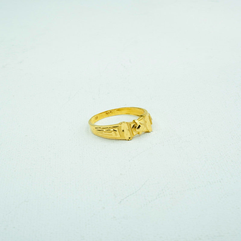 Gold ring with detailed carvings