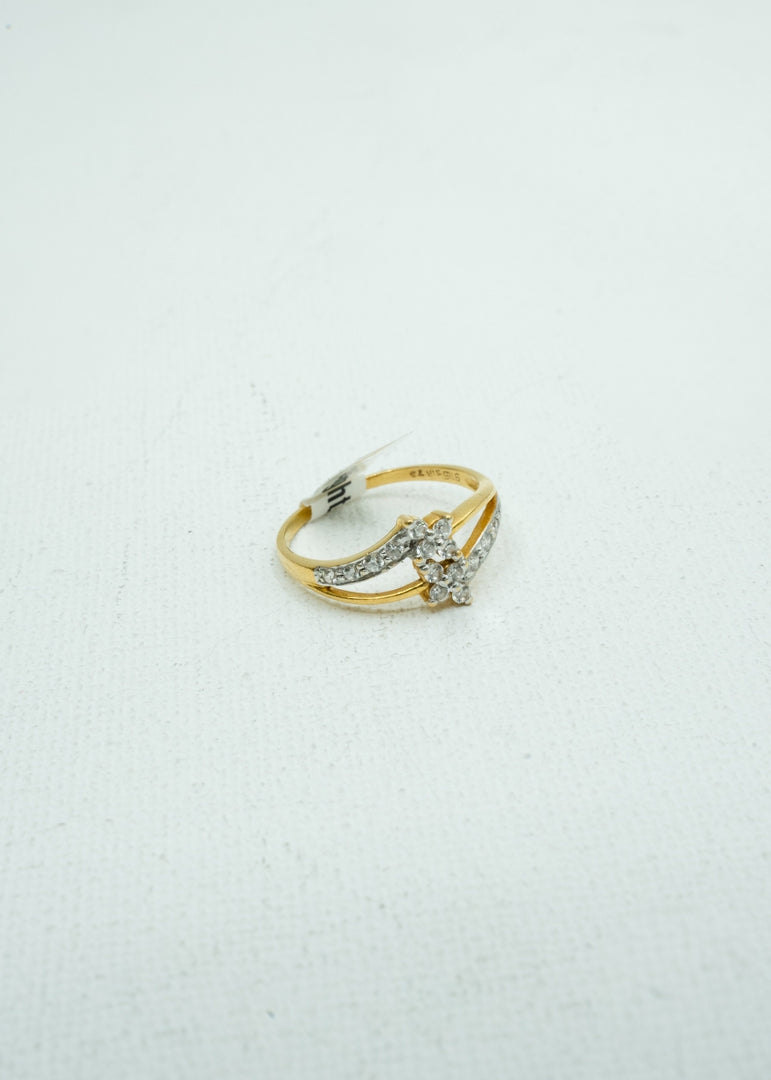 Diamond studded yellow gold ring