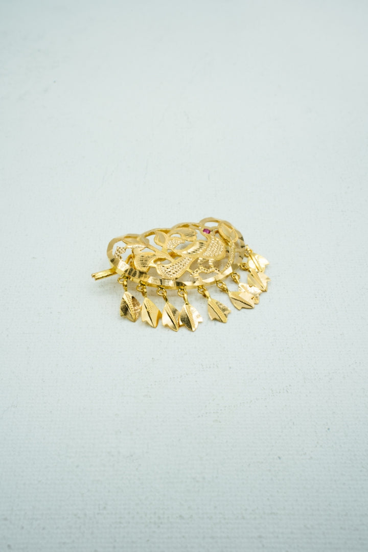 Ethnic yellow gold trinket with jaali work