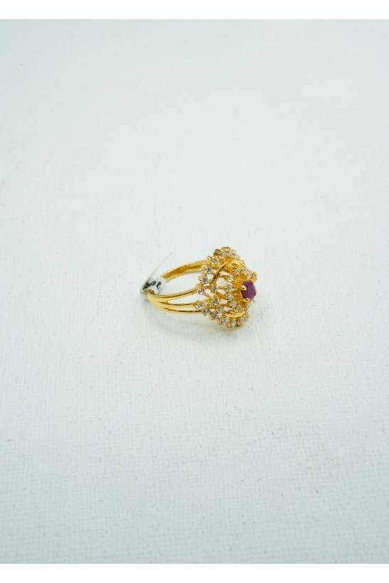 Yellow gold ring with diamond crusts and jaali work with a coloured stone center.
