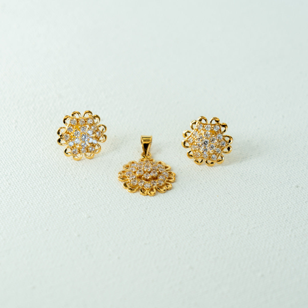 Floral handcrafted intricate pendant set-