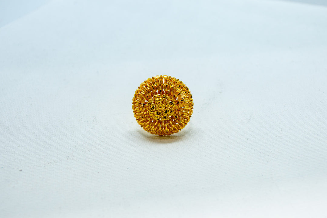 Antique heavy gold filigree ring