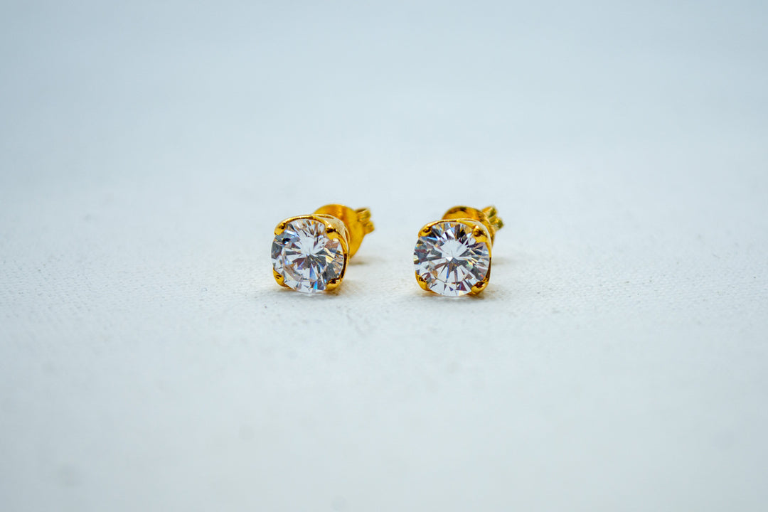 Round-cut studded gold studs earrings