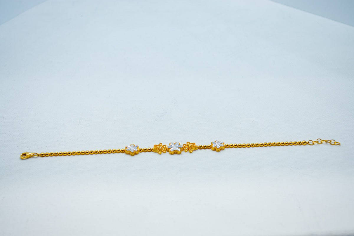 Delicate gold bracelet