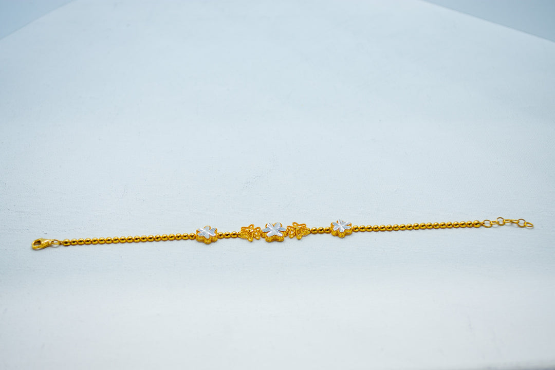 Delicate gold bracelet