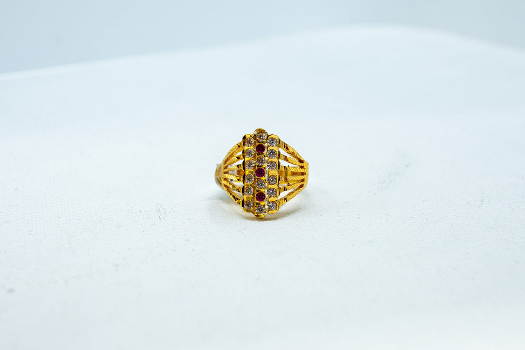 Diamond-encrusted treble line gold ring