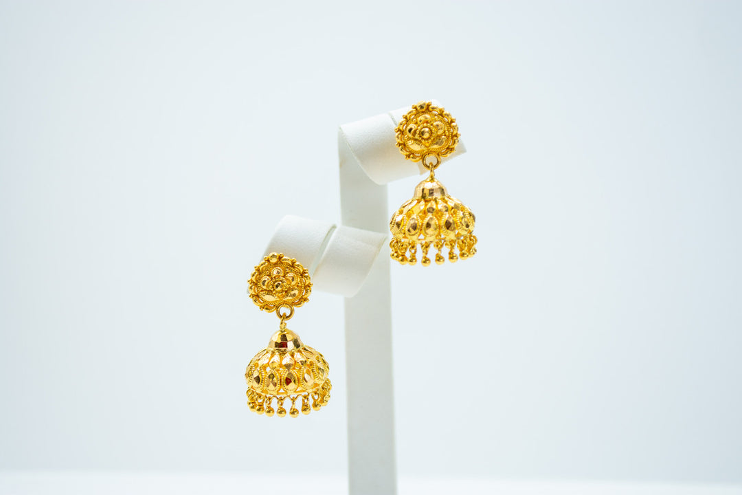 Classic hanging gold earrings