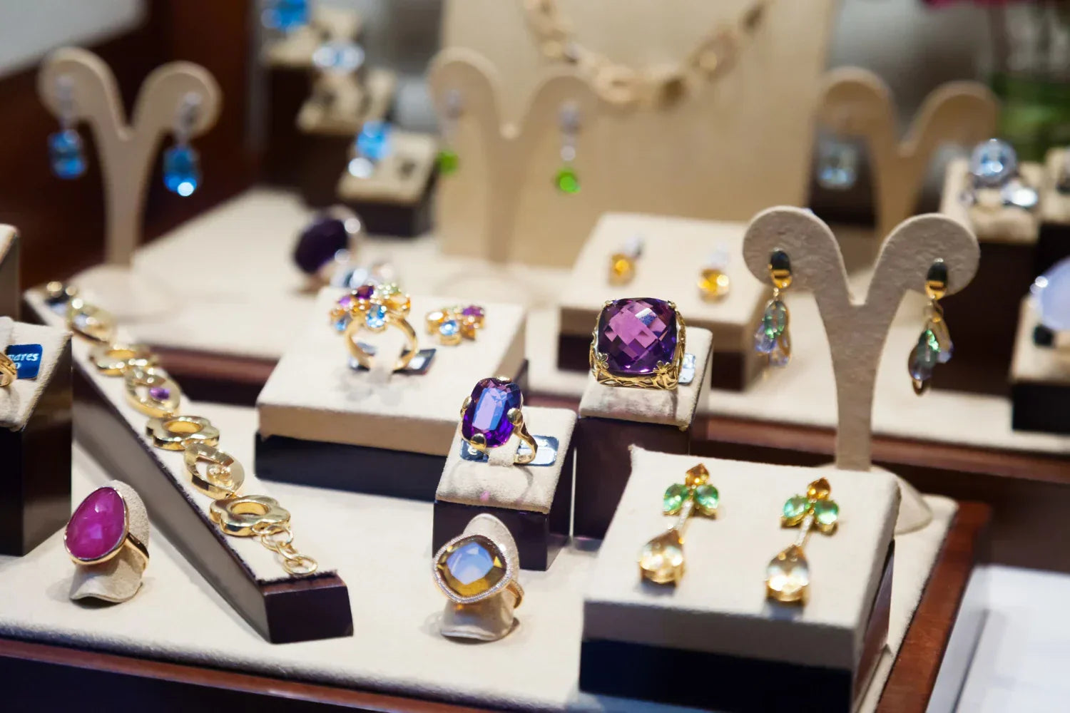 From Click to Carat: What to Expect from Online Jewellers in Canada