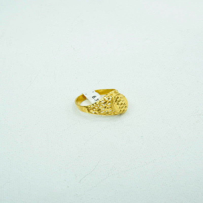 Intricate bright gold ring-