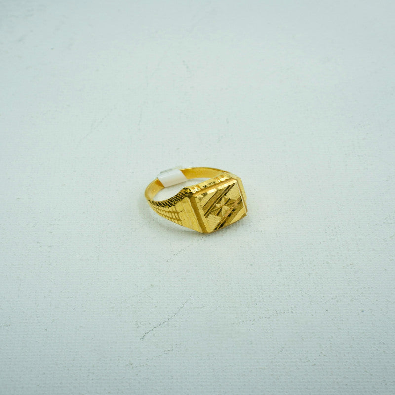 Signet ring with delicate carvings-