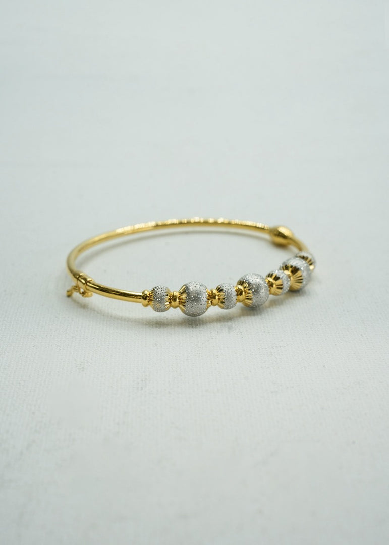 Dainty yellow and white -gold beaded bracelet