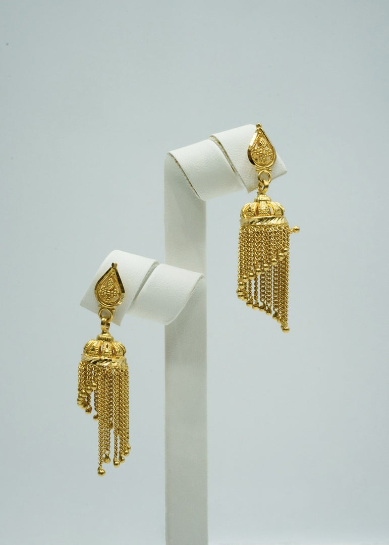 Dazzling designer gold chandelier drop earrings