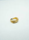 Diamond crusts engraved with single diamond stud ring in yellow gold