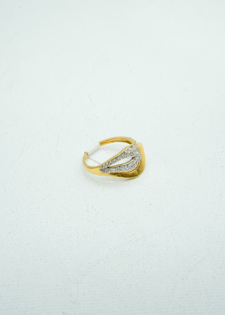 Diamond enscrusted yellow gold ring