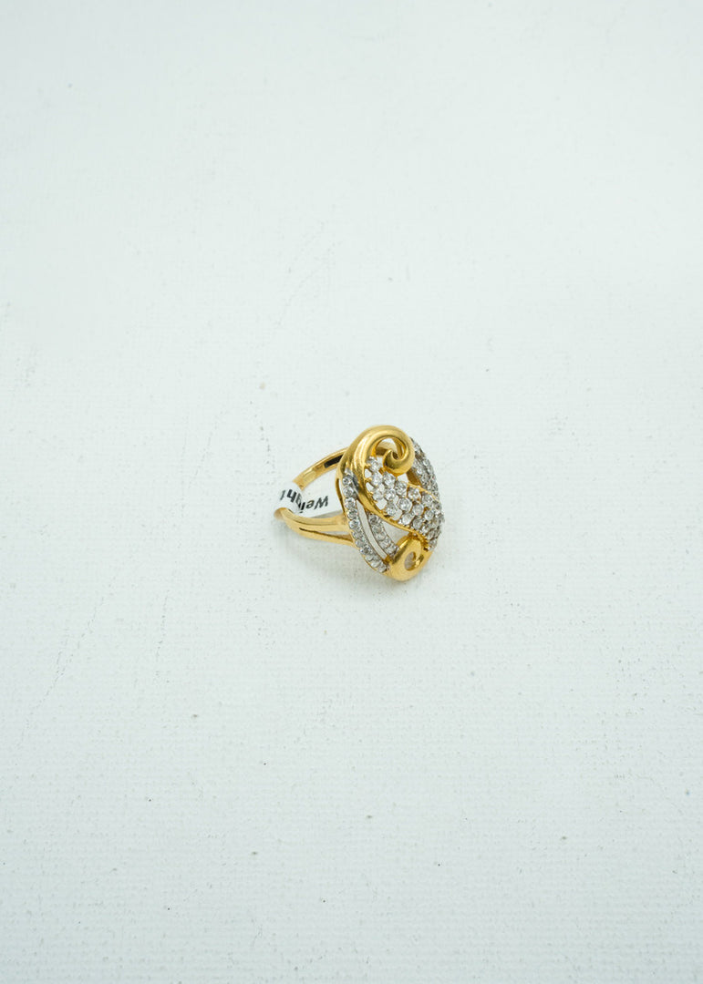 Diamond signet of S shape ring in yellow gold