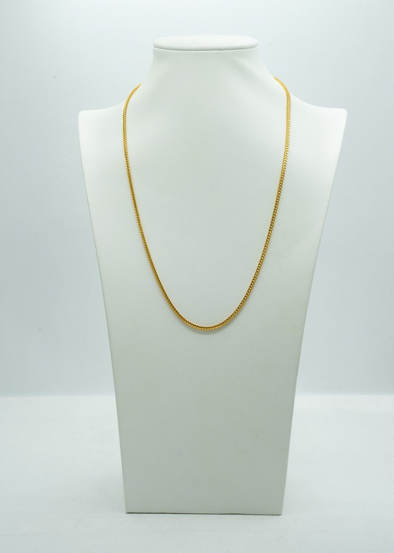 Elegant long yellow-gold cable chain