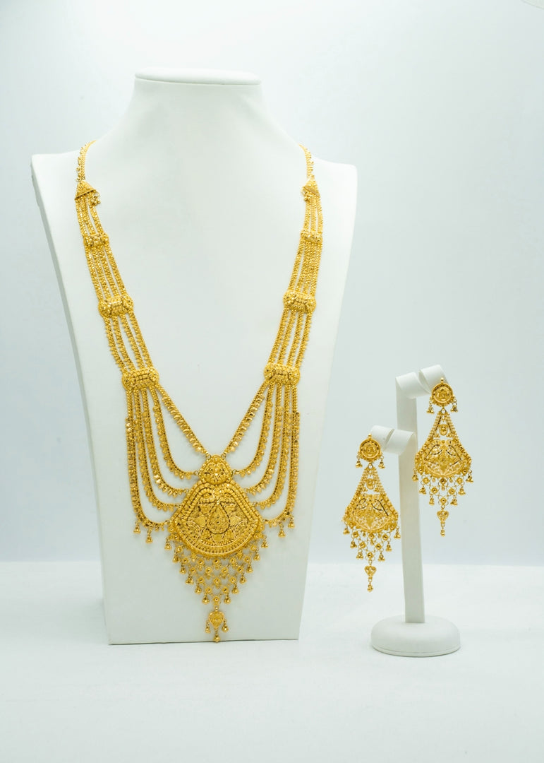 Extravagant Rani haar in bright gold with matching chandelier drop earrings