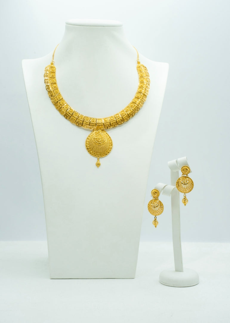 Opulent heavy worked yellow gold necklace with matching long earring