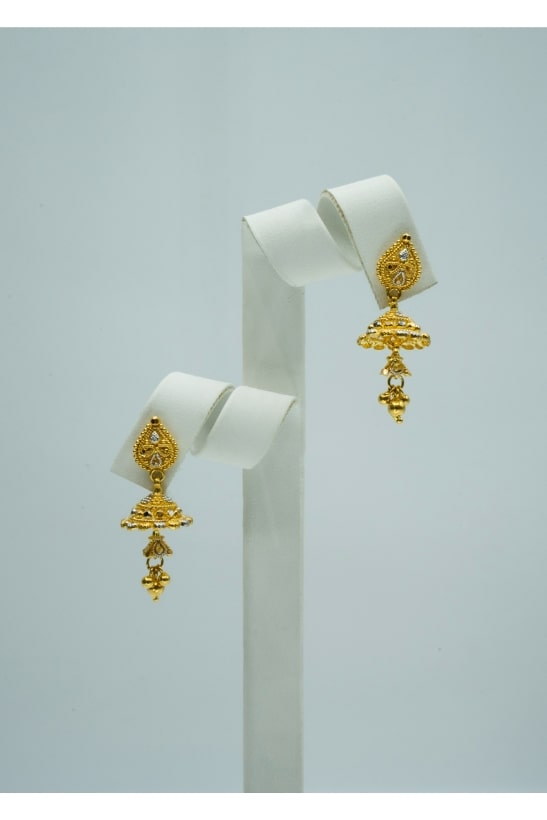 Regal ethnic gold and stone studded earring