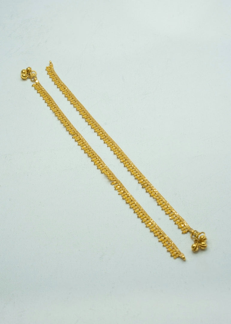 Traditional anklets in bright yellow gold