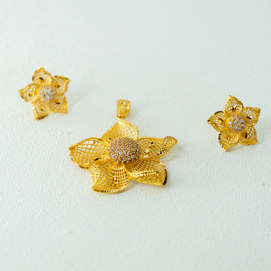 Sun gold floral design pendant set