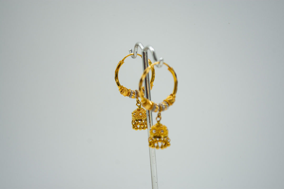 Quaint golden hoop earrings