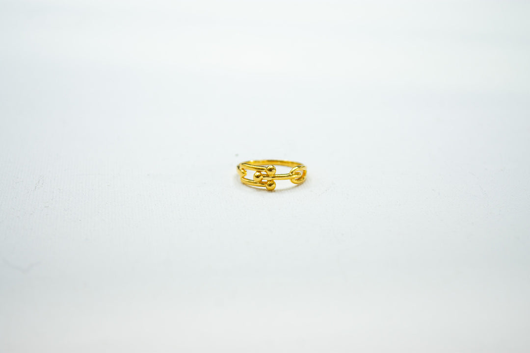 Minimal gold ring