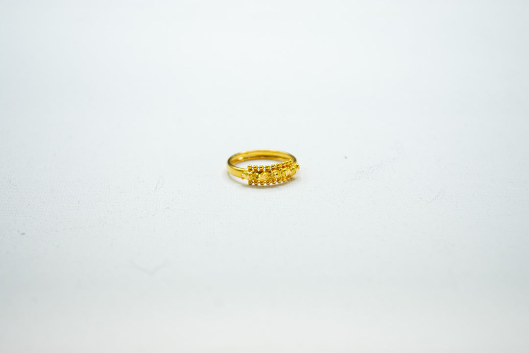 Radiant gold ring