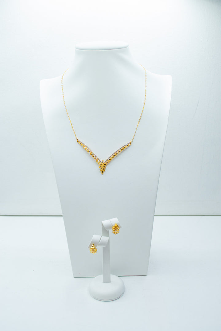 Filigree gold necklace set