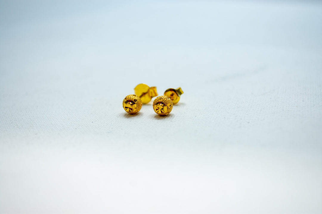 Suave gold studs for women