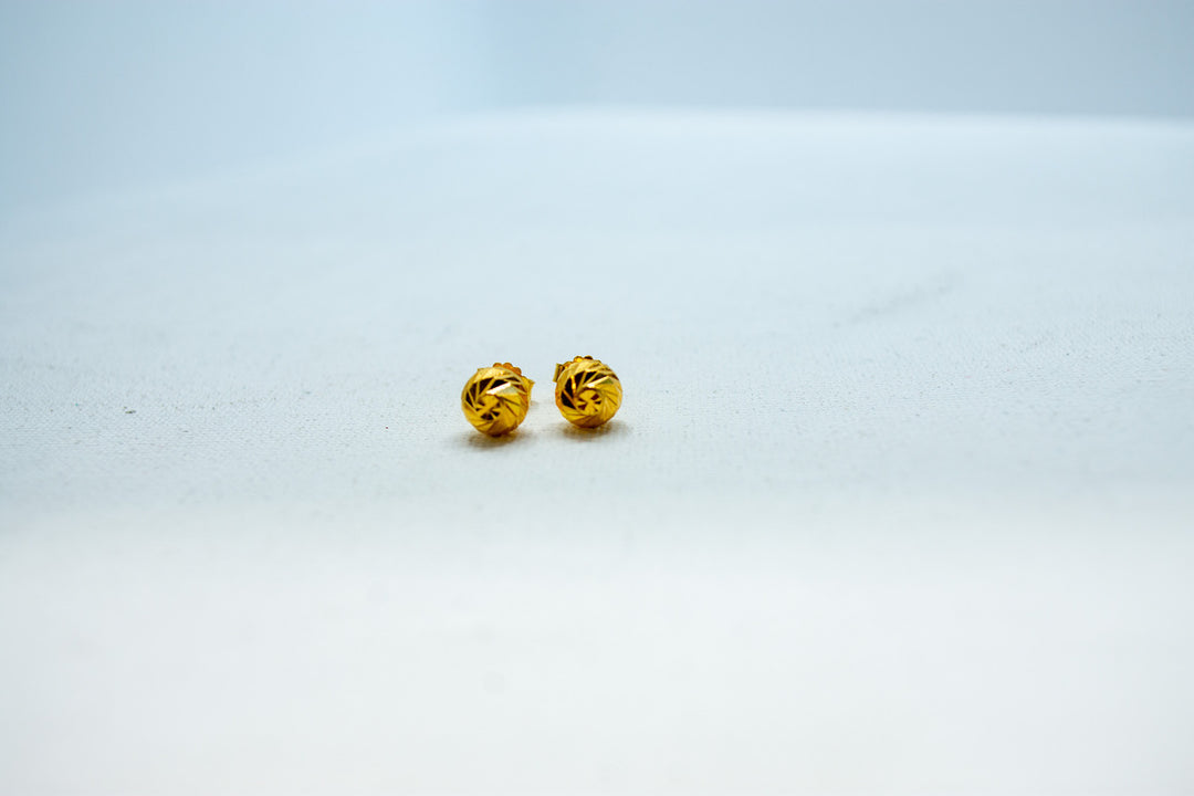 Spiral-cut gold stud earrings