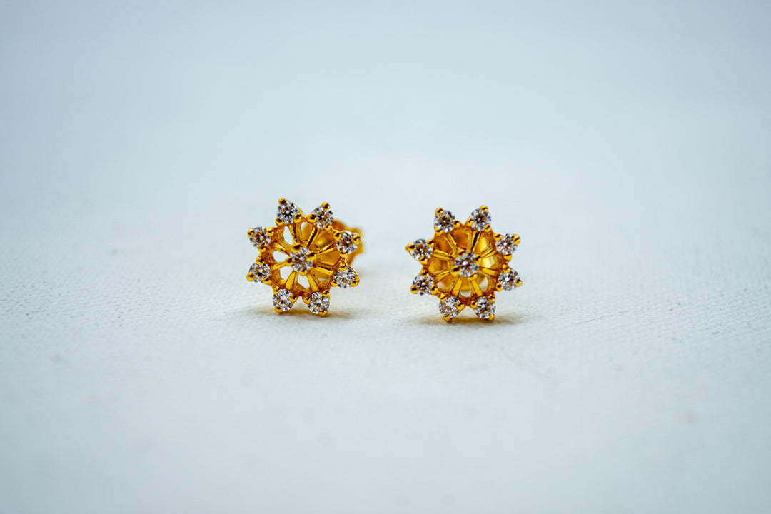 Gold snowflake studs earrings