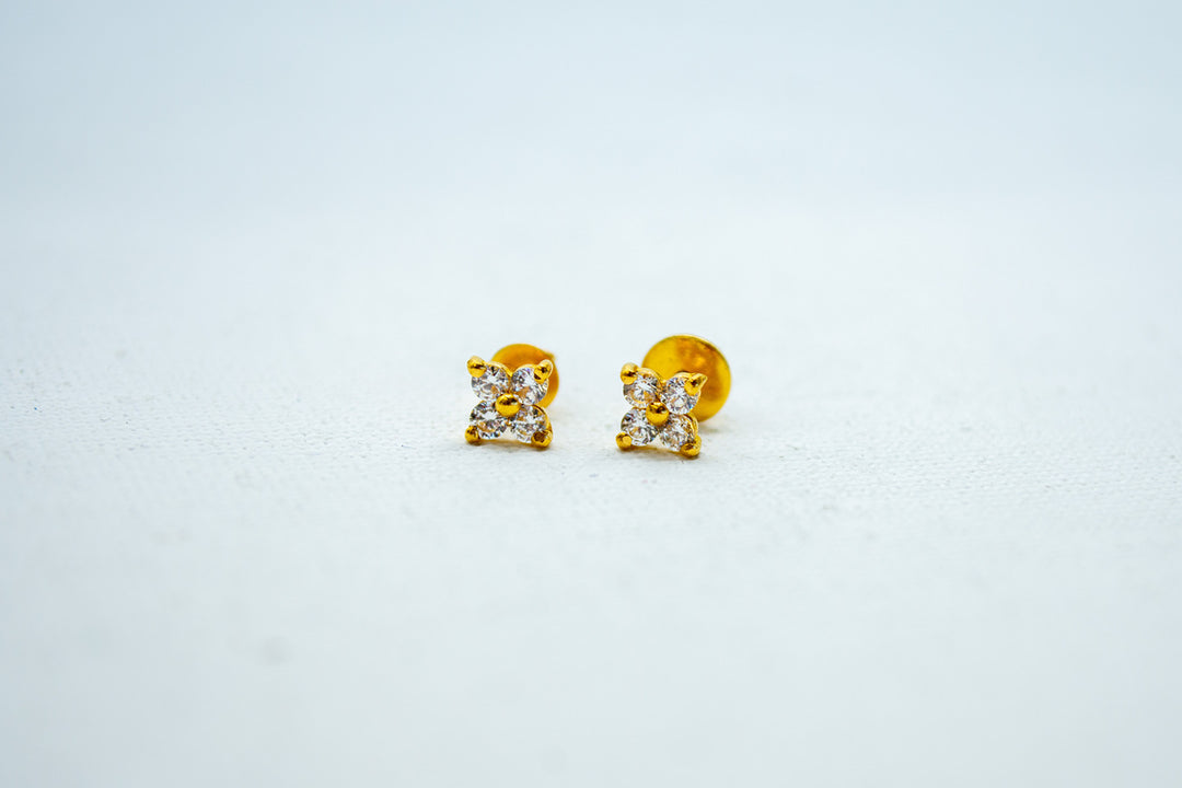 Floral studded gold studs earrings