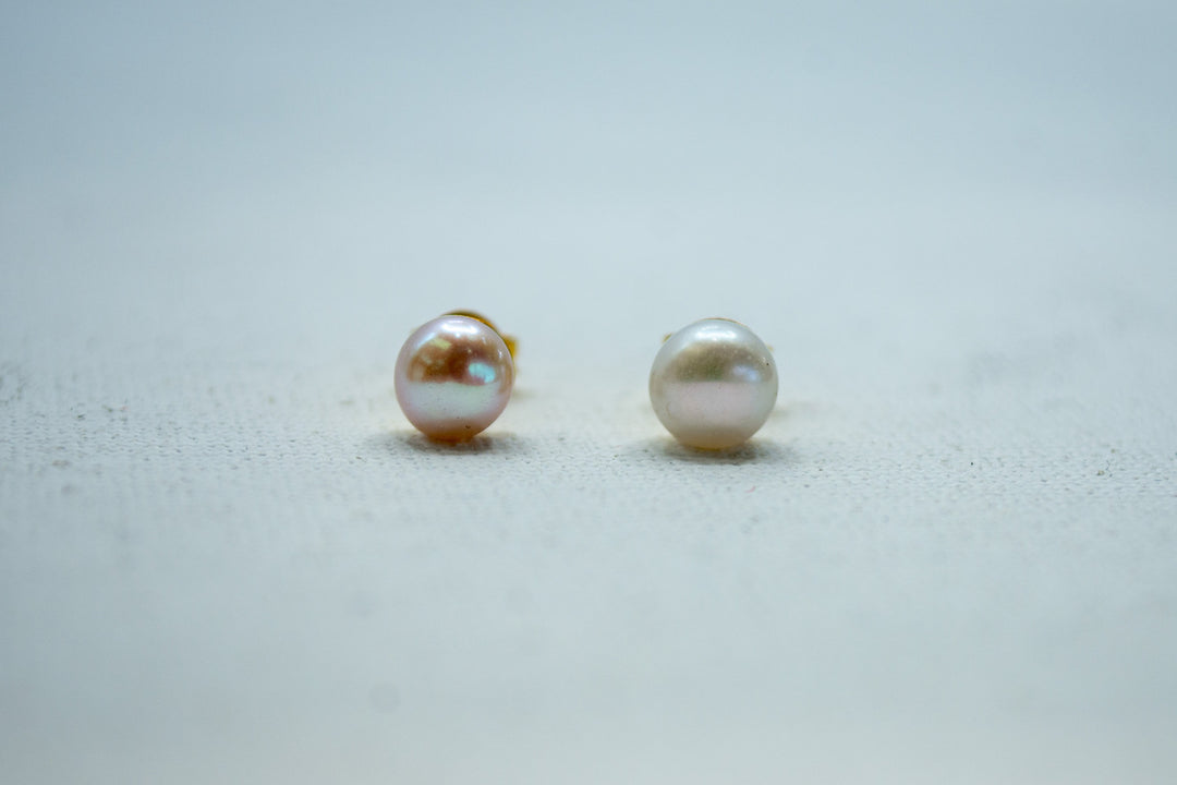 Polished pearl studs earrings