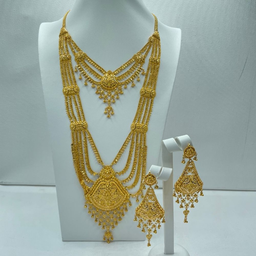 Imposing elegant gold Ranihaar jewelry
